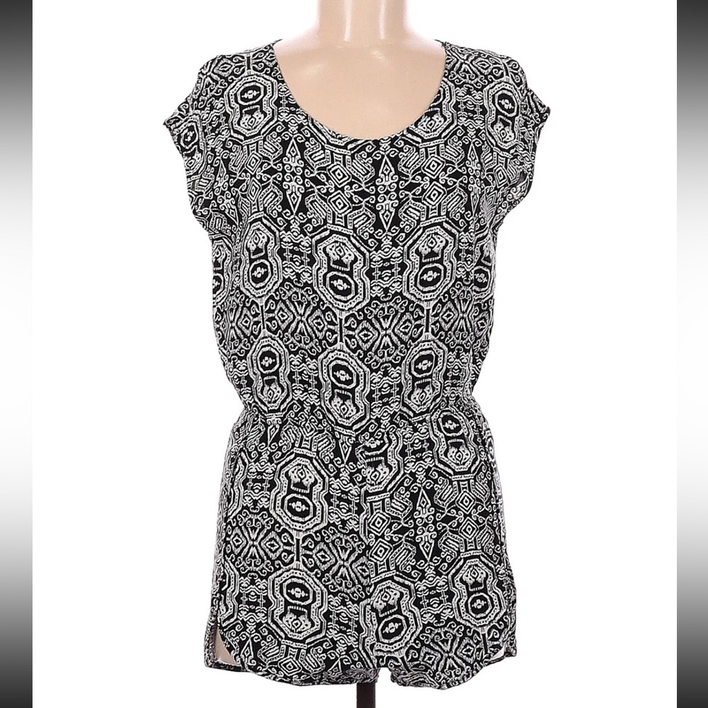 Ambiance Apparel black and white shorts romper women’s size large